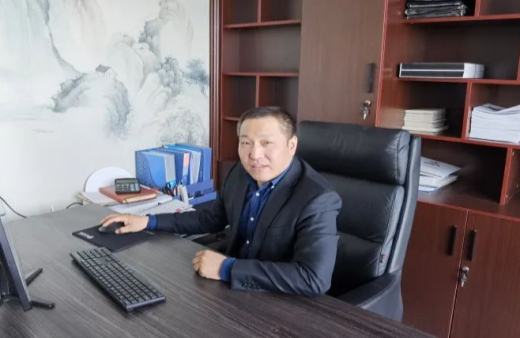 “世”在人為 | 世友地板北京經(jīng)銷商嚴(yán)曉華：選擇對(duì)的方向，努力前行闖出一片天