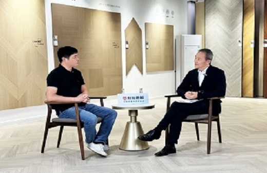 大咖品鑒 行業(yè)堅(jiān)守|王石再次蒞臨世友地板總部，探尋2024世友新品背后奧秘